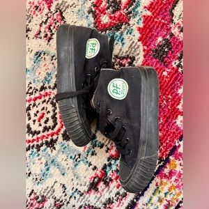 black kid’s PF flyers size 11.5